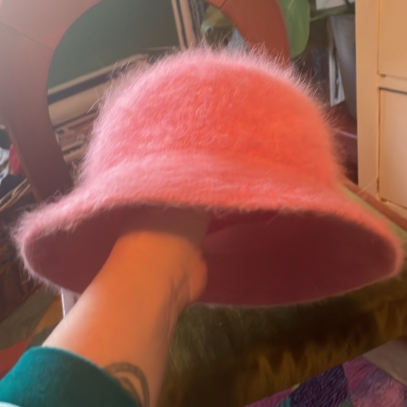 Fuzzy pink bucket hat - Picture 3 of 4